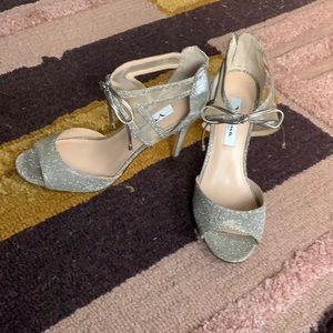 Mia golf/silver iridescent shoes